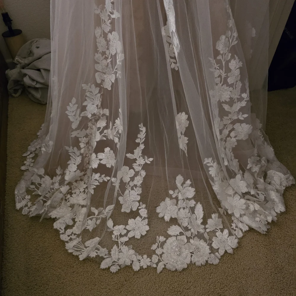 Allure Bridals Cream and White Wedding Dress - Picture 5 of 8